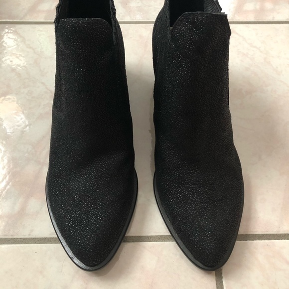 NEW Dolce Vita Textured Ankle Pointed Toe Booties - Picture 6 of 8